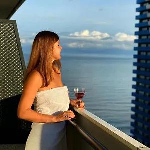 Orbi Your Seaside شقة باتومي